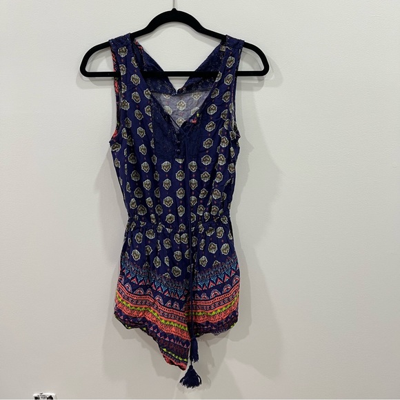 V-NECK ROMPER - Picture 1 of 3